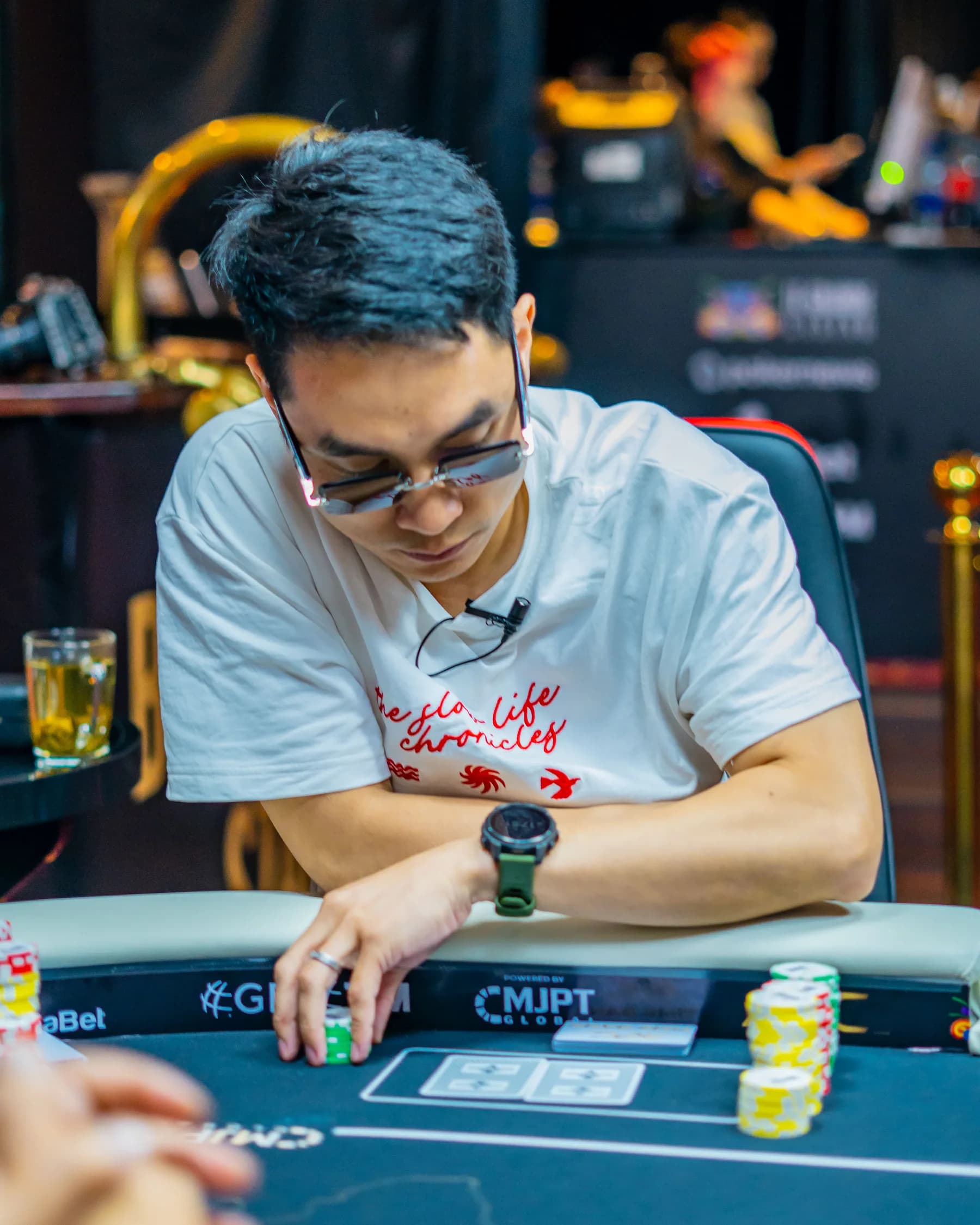 APC player studying the table